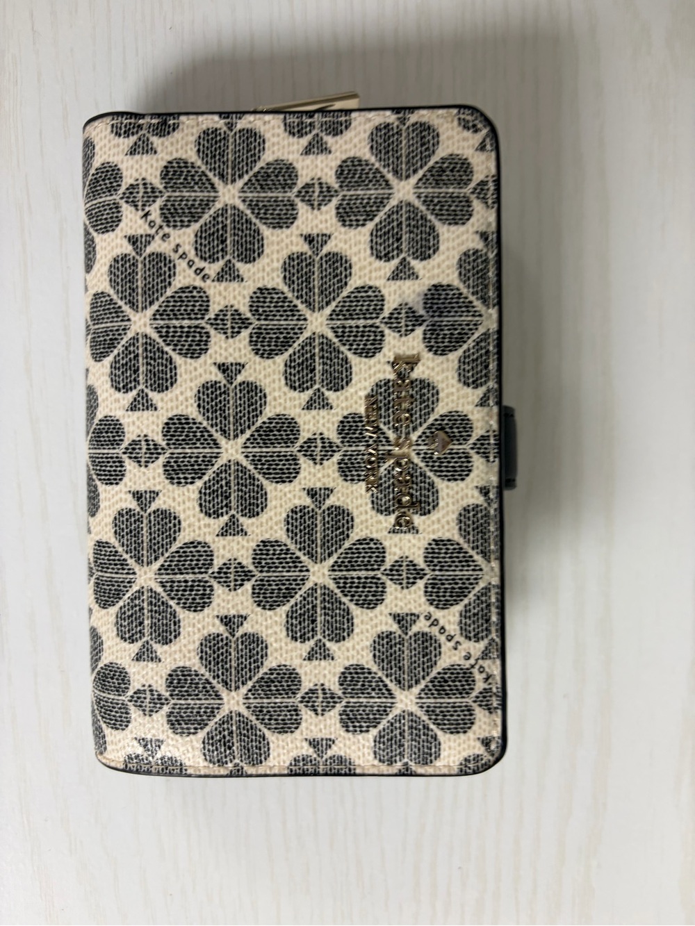 NWOT kate spade Black & Cream Floral Jacquard Compact Wallet - Picture 2 of 6